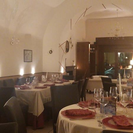 Villa Giulia Del Cavaliere 卡斯特罗维拉里 外观 照片